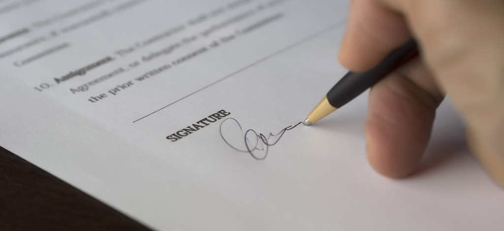contract signing image from pexels